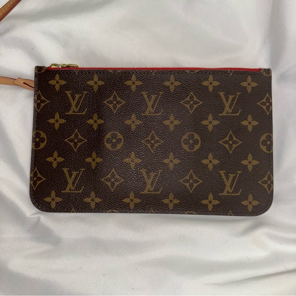 Louis Vuitton Neverfull MM - Picture 12 of 16